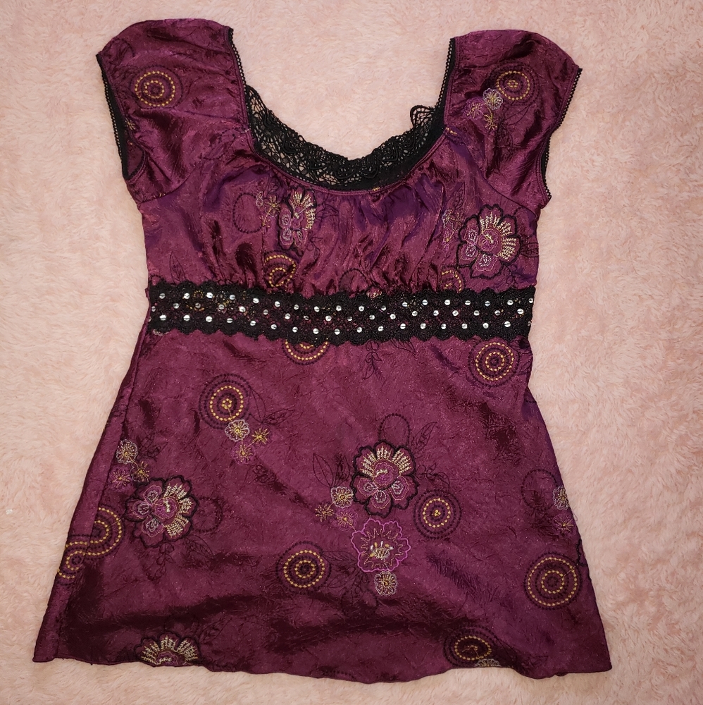 Women's L Purple Floral Shortsleeved Top